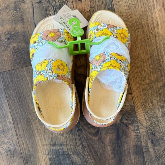 Like New CROCS Mega Crush Platform Sandal in Retro Floral (M4/W6) - Picture 4 of 8